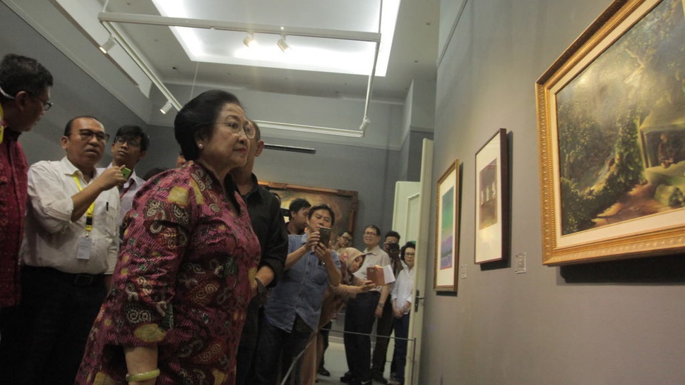 Megawati Mengaku Ingat Masa Kecil Saat Lihat Pameran Lukisan