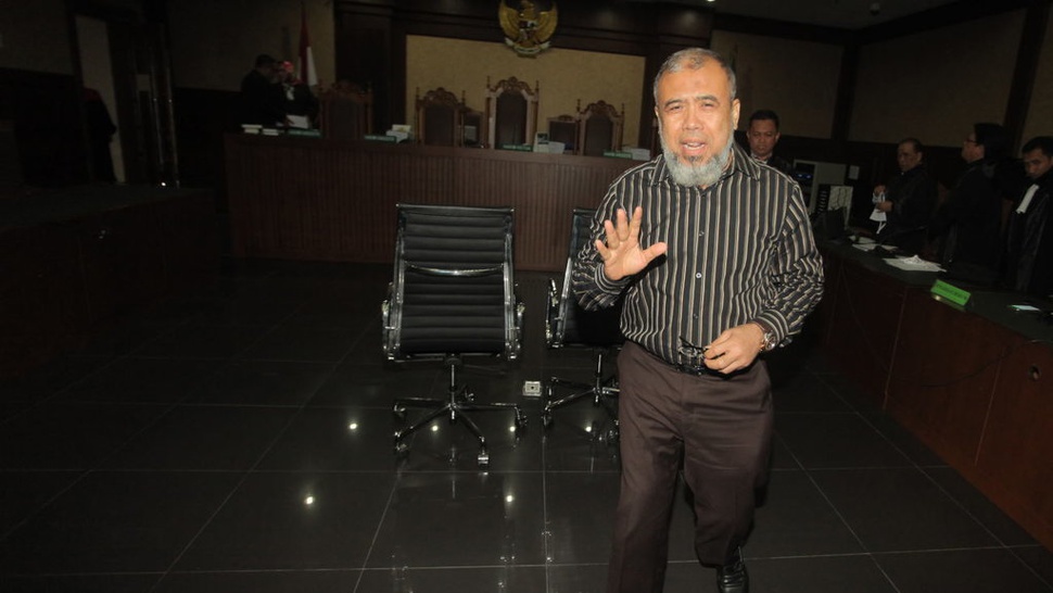 PK Patrialis Akbar Dikabulkan MA, Hukumannya Berkurang 1 Tahun