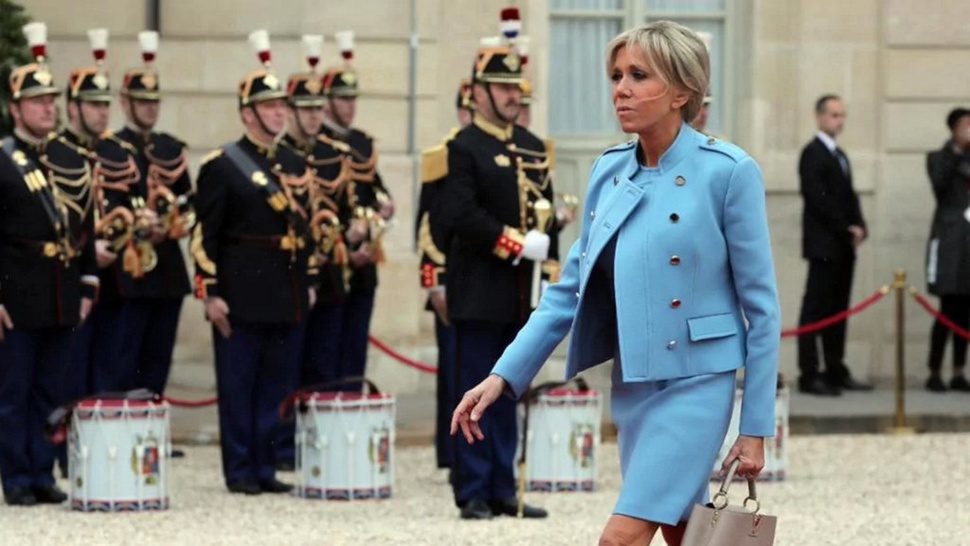 Brigitte Macron, Pendobrak Tradisi Fesyen 