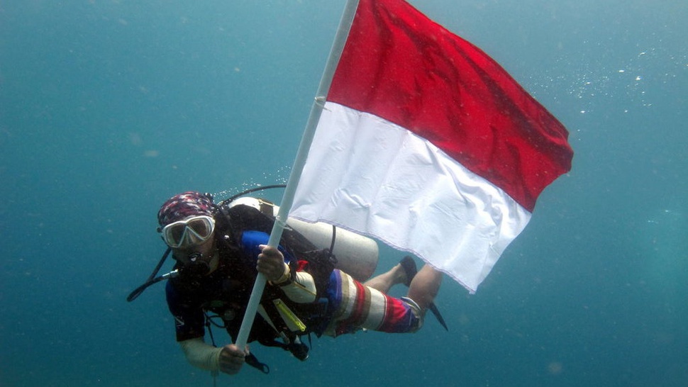 WASI Pecahkan Rekor Dunia Pembentangan Bendera Bawah Air Terbesar
