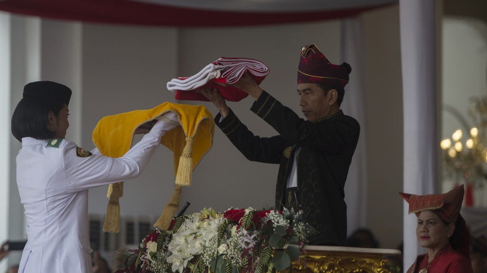 Jokowi Berpakaian Adat Kalsel Pimpin Upacara HUT RI ke-72