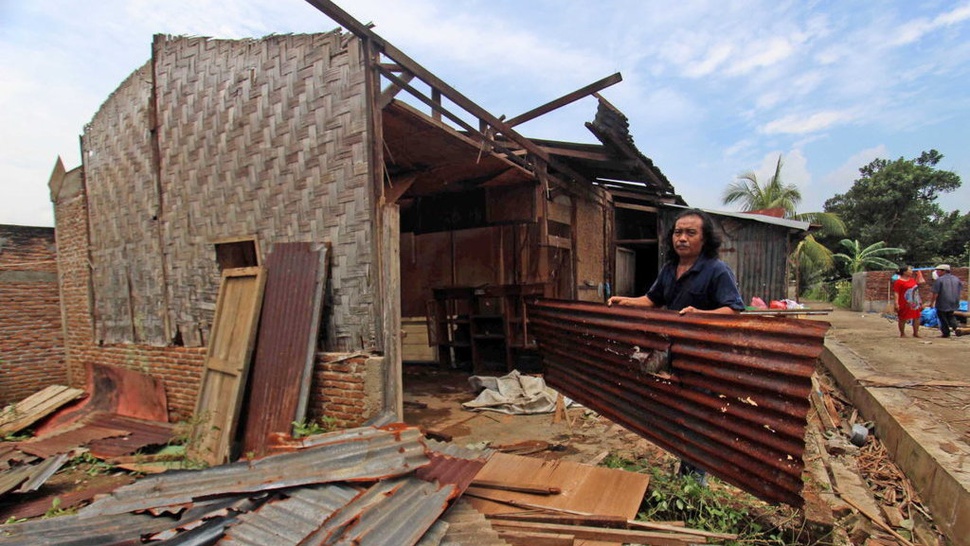 Puting Beliung Rusak Rumah di Bekasi dan Muncul di Kepulauan Seribu