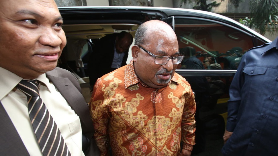 Gubernur Papua Enggan Berkomentar Usai Diperiksa Penyidik