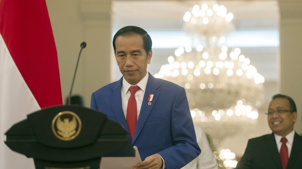 Jokowi Minta Masyarakat Waspadai Badai Cempaka dan Dahlia