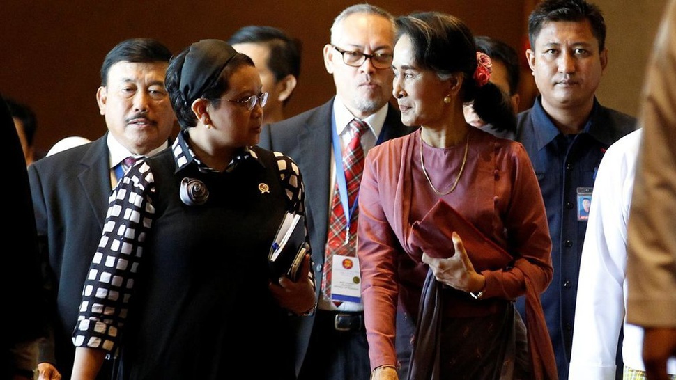 Menlu RI Desak Myanmar Hentikan Kekerasan terhadap Rohingya