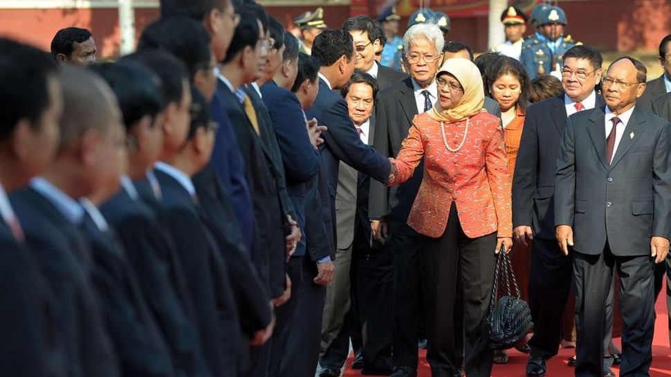 Di Balik Terpilihnya Presiden Singapura Perempuan & Melayu