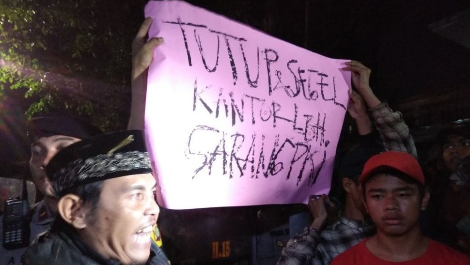 Ada Massa Pendemo, Akses ke LBH Jakarta Ditutup