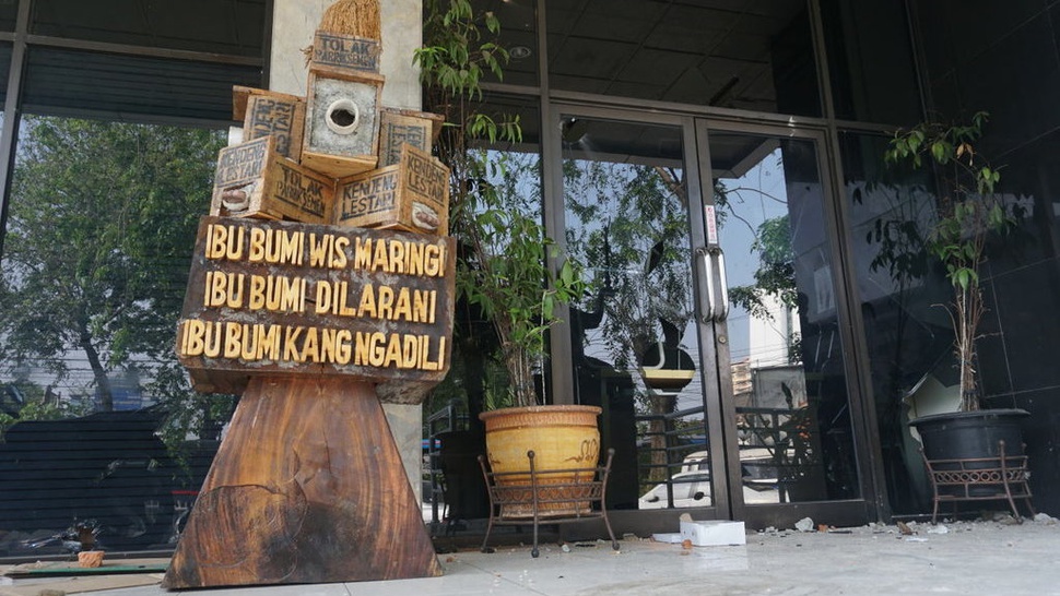 Potret Kondisi Gedung LBH Jakarta Pasca Ricuh