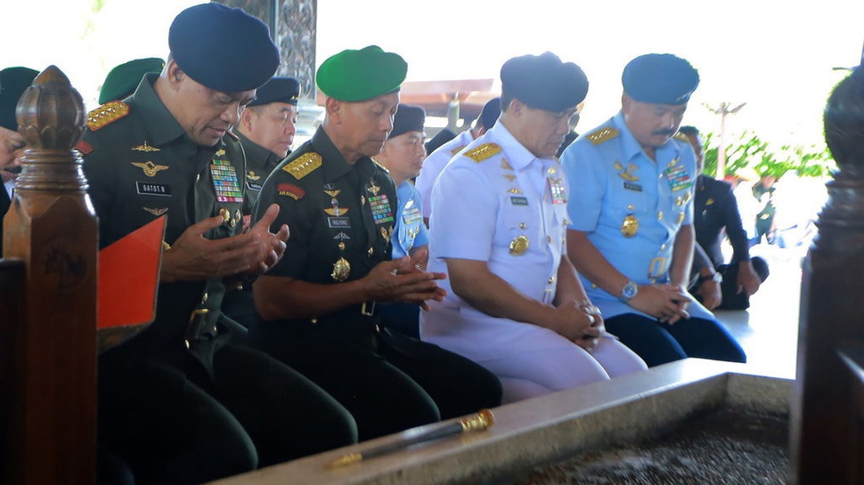 Ziarah Gatot ke Makam Sukarno, Soeharto Hingga Timor Leste