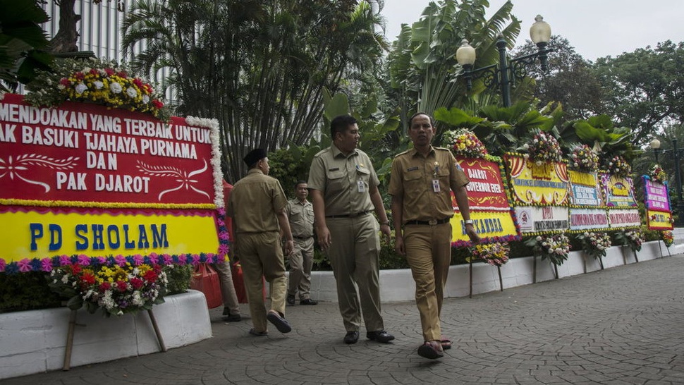 Warga Jakarta dan Pegawai Pemprov Lepas Djarot di Balai Kota