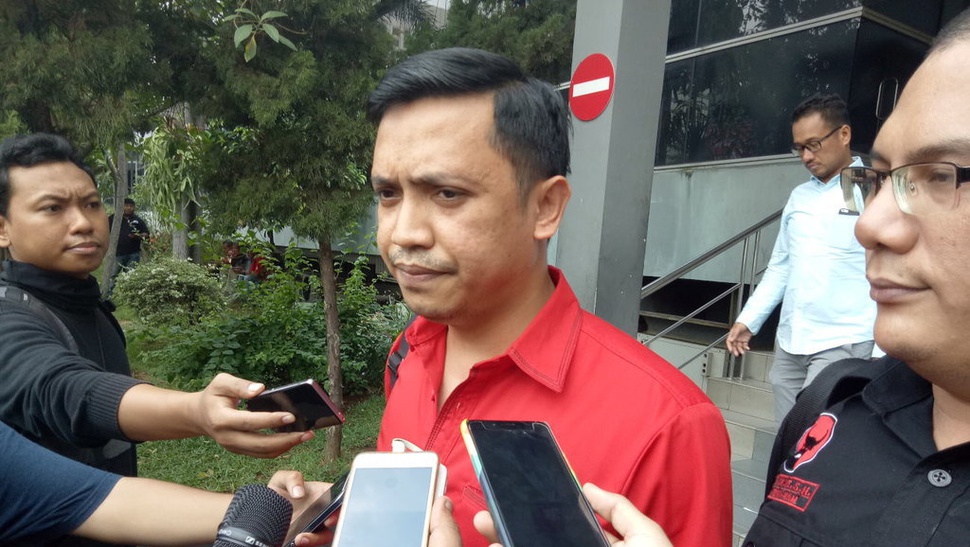 Staf Hasto Kristiyanto Laporkan Penyidik KPK ke Komnas HAM