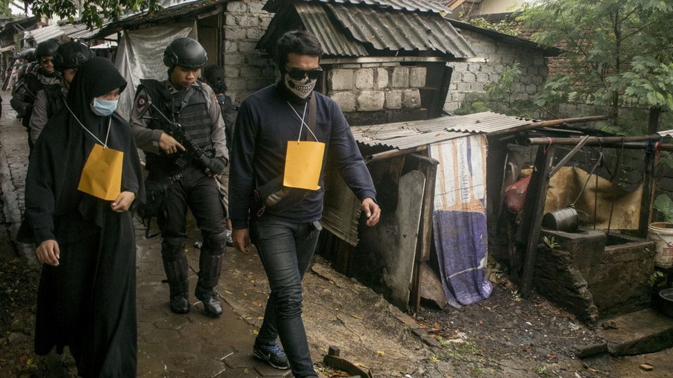 Densus 88 Temukan Dokumen ISIS di Rumah Terduga Teroris Surabaya