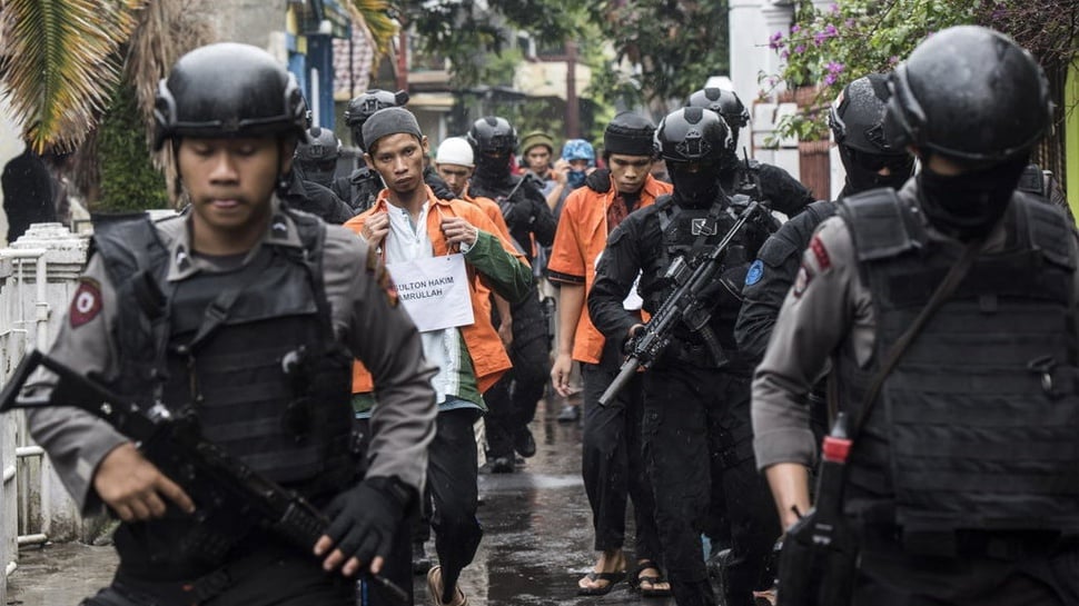 Tiga Terduga Teroris Ditangkap Densus 88 di Jawa Timur 