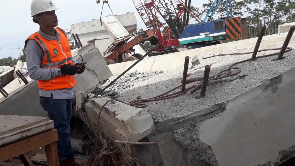 Dua Pekerja Tewas Tertimbun Runtuhan Jembatan Tol Manado