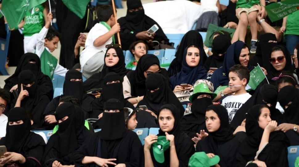 Arab Saudi Pertama Kalinya Izinkan Perempuan Masuk Stadion Olahraga