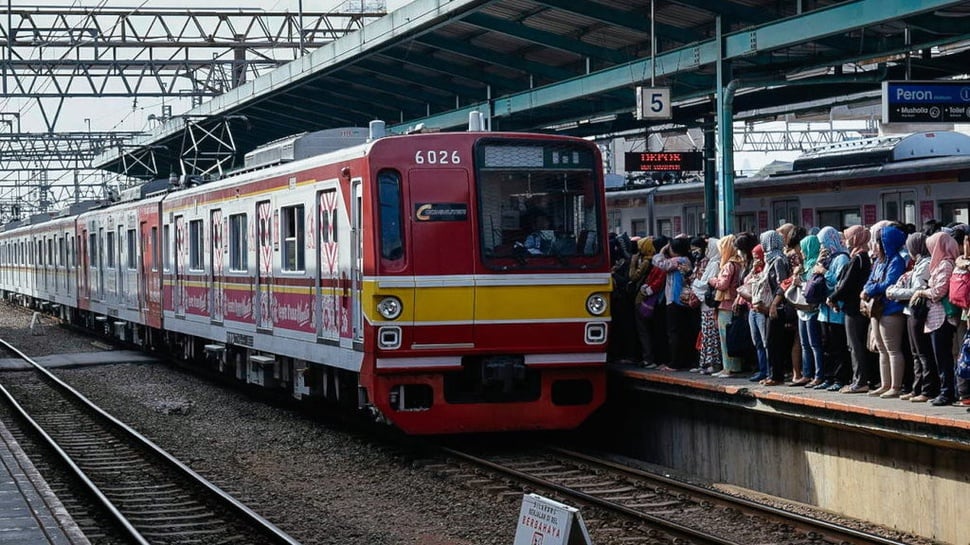 8 Kereta Api dari Jakarta Terlambat Tiba di Madiun Hingga Empat Jam