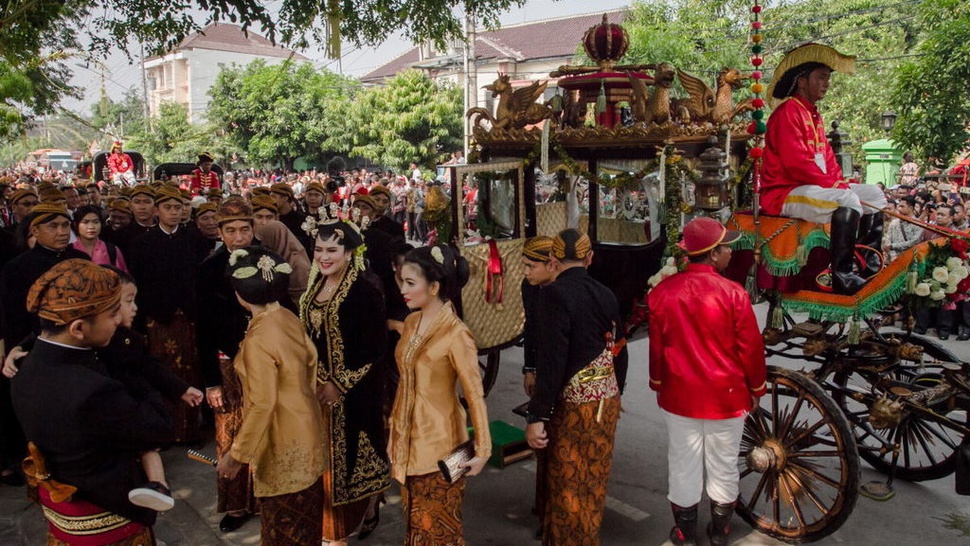 Mengenal Kirab Manten dalam Tradisi Pernikahan Adat Jawa