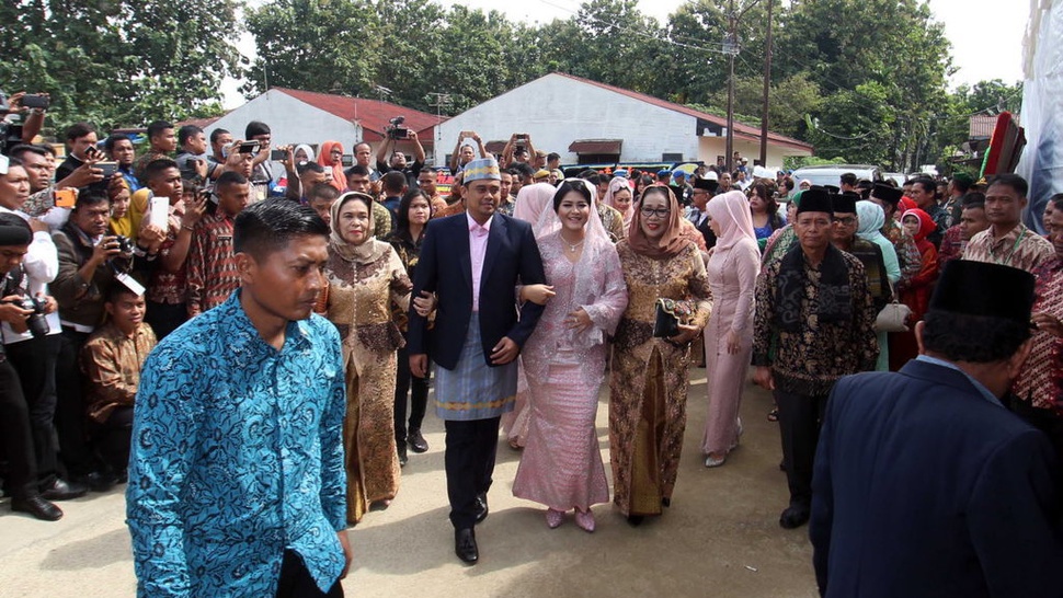 Jokowi Tiba di Medan Hadiri Acara Unduh Mantu & Pesta Adat Kahiyang