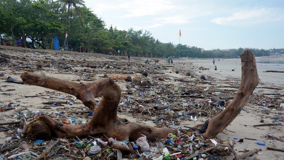 Perayaan Tahun Baru di Sekitar Pantai Kuta Sisakan Sampah 354 Ton