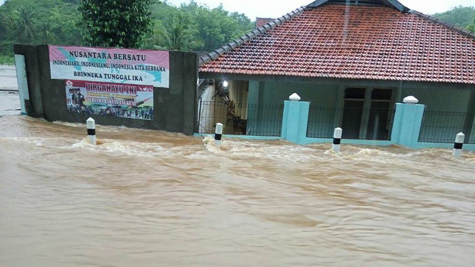 Banjir dan Longsor di Pacitan: 11 Korban Tewas dan 13 Desa Terendam