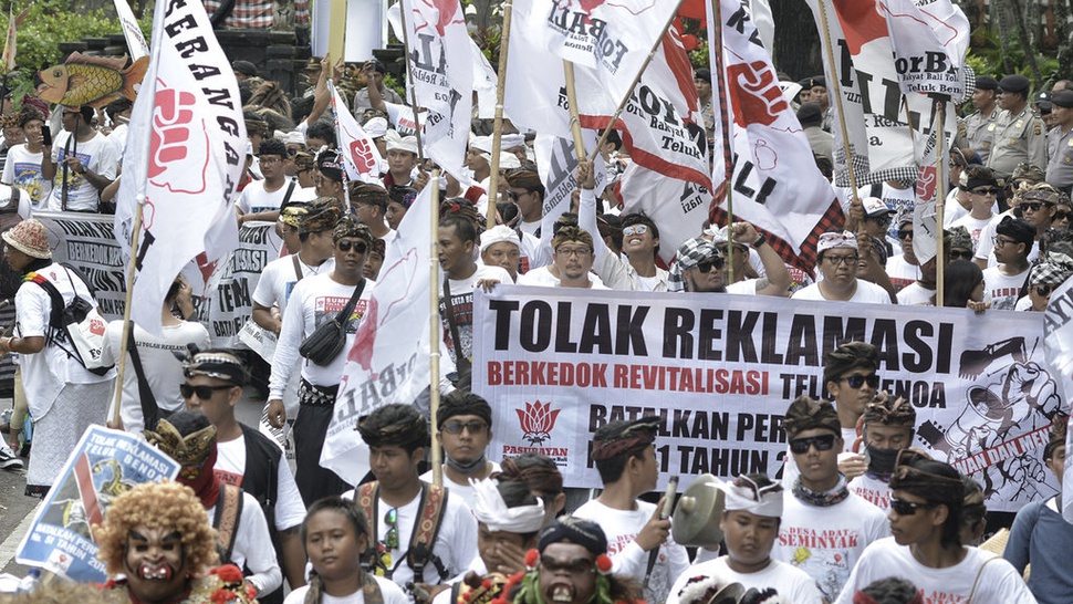 Pemberangusan Baliho Bali Tolak Reklamasi Jelang Pertemuan IMF-WB