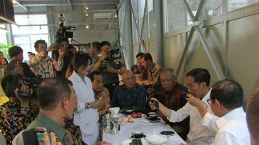 Presiden Jokowi Promosikan Kopi di Bandung Lewat Vlog