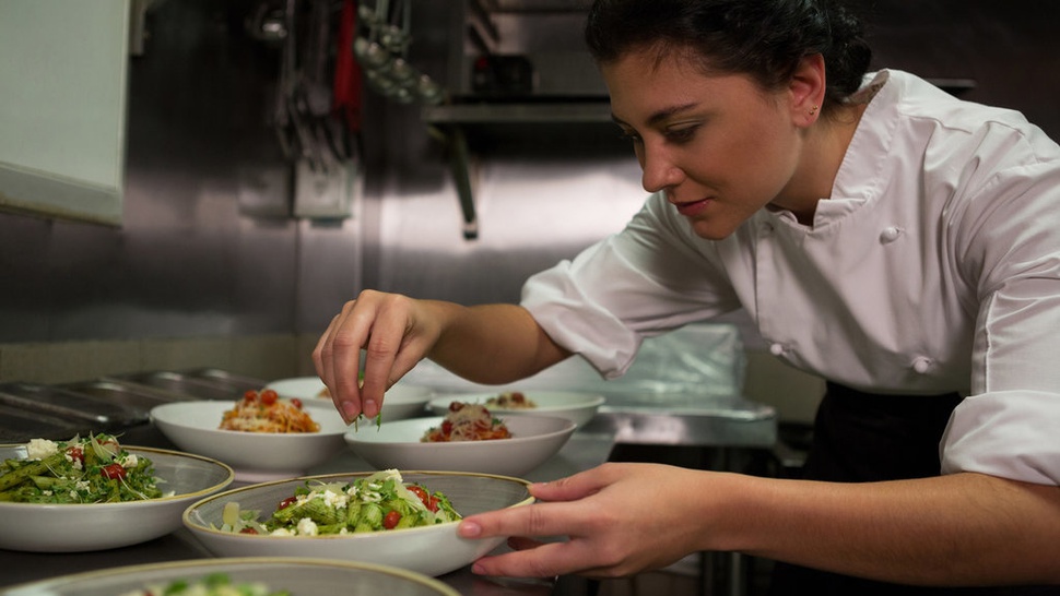 Urutan Tingkatan Chef dari Cook Helper Hingga Executive Chef