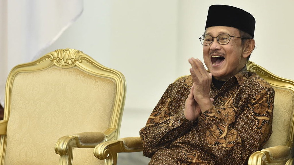 Habibie Sambangi Istana Merdeka Khusus Ucapkan Selamat ke Jokowi