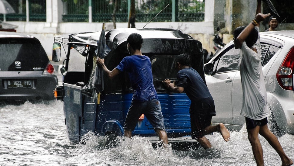 Banjir Jakarta: Jalan Raya Cakung Cilincing Tak Dapat Dilintasi