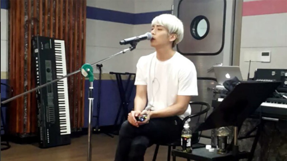 Setahun Kematian Jonghyun, IU Beri Penghormatan di Konser Solonya