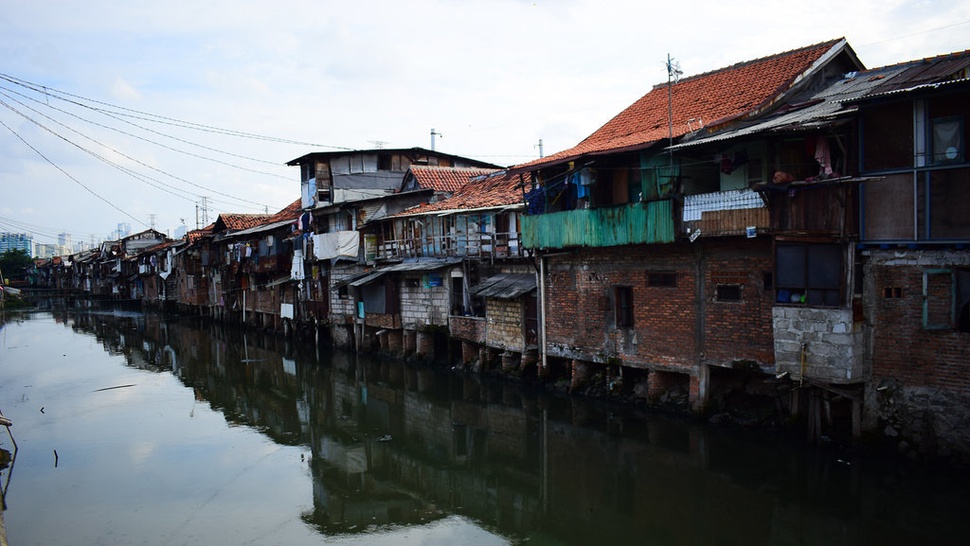 Banjir Melanda Sejumlah Permukiman Dekat Sungai di Jakarta