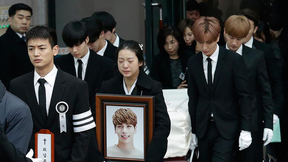 Setahun Kematian Jonghyun dan Jamaknya Bunuh Diri di Industri K-Pop