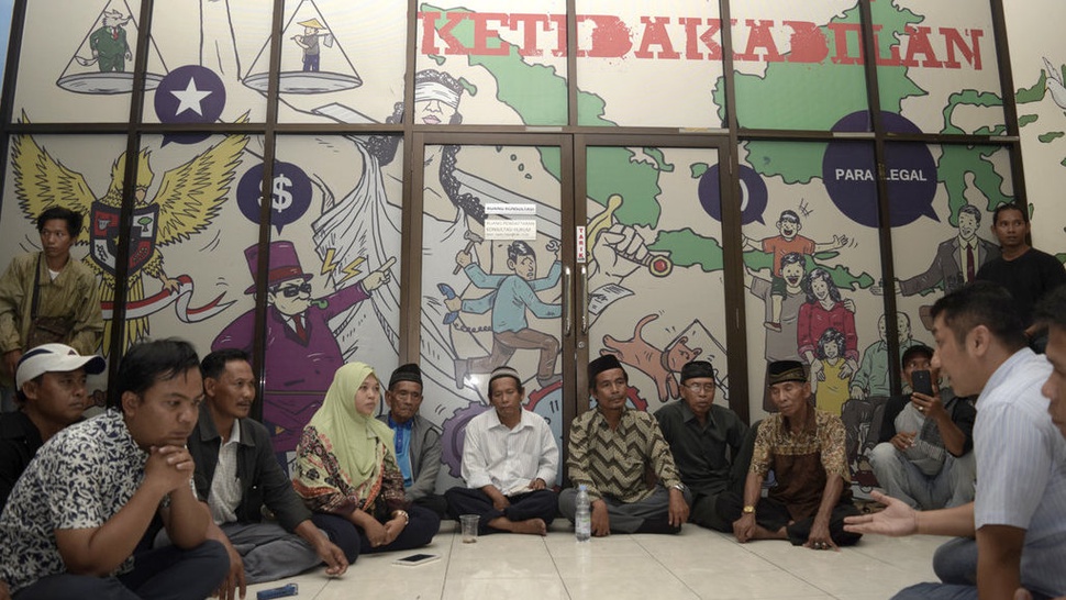 Warga Kampung Dadap Melakukan Dialog Dengan Perwakilan TNI