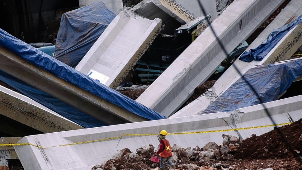 2018/01/02/robohnya-jalan-layang-proyek-tol-antasari-depok-2--tirto-mic.jpg