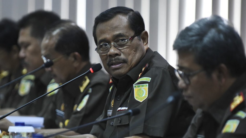 Aroma Politis di Balik Jaksa Melawan Jaksa Agung HM Prasetyo