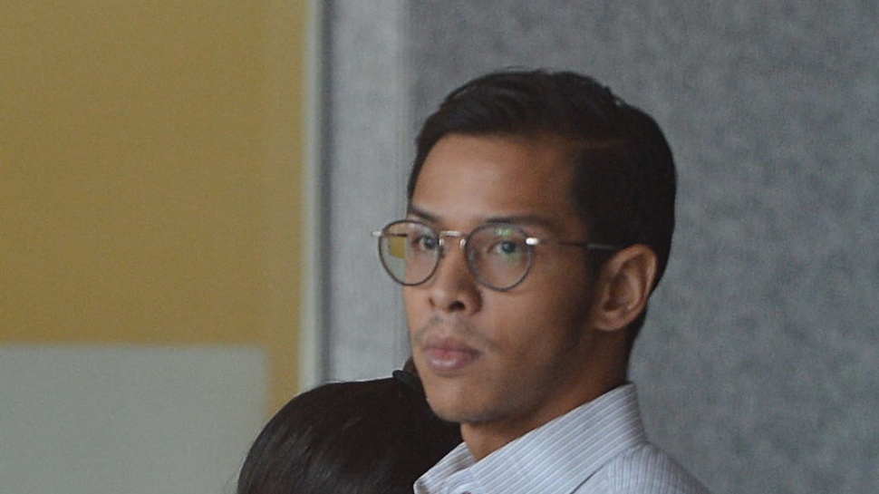 Putra Setya Novanto Bungkam Usai Diperiksa KPK Selama 10 Jam 