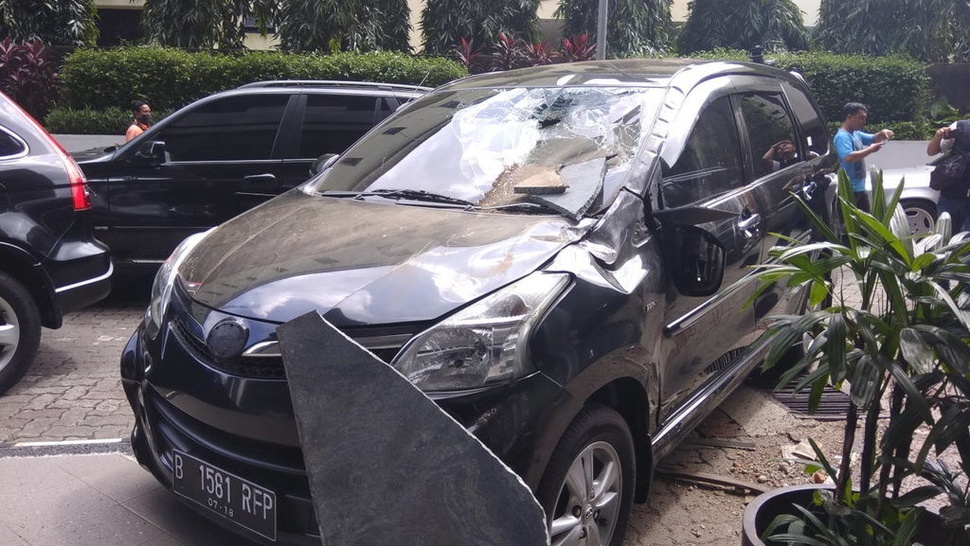 Mobil Polisi Ringsek Digoyang Gempa Banten