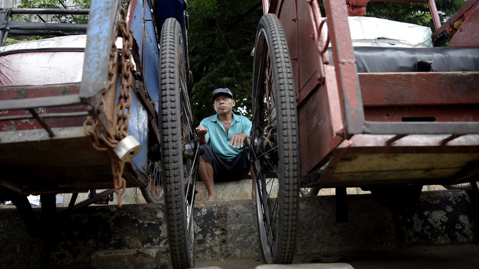 2018/02/03/tukang-becak-jakarta--1-tirto.id-andrey-gromico.jpg