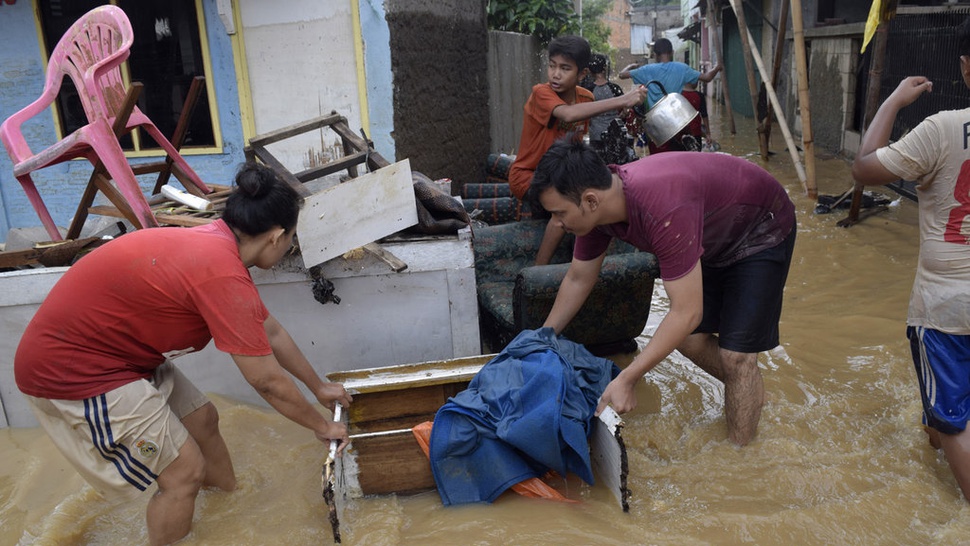 Kisah Pengungsi Banjir DKI: Minta Sumbangan hingga Tidur di Kampus