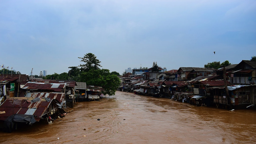Rencana Sandiaga Soal Normalisasi Sungai untuk Cegah Banjir Jakarta