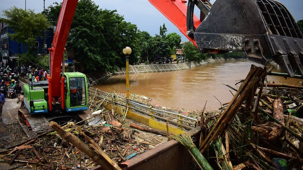 2018/02/07/sampah-dampak-banjir-kampung-melayu--3-tirto-tirto.id-arimacs-wilander.jpg