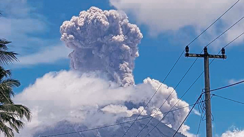 Bali Aman Pasca-Erupsi Gunung Agung Setinggi 1.500 Meter Hari Ini