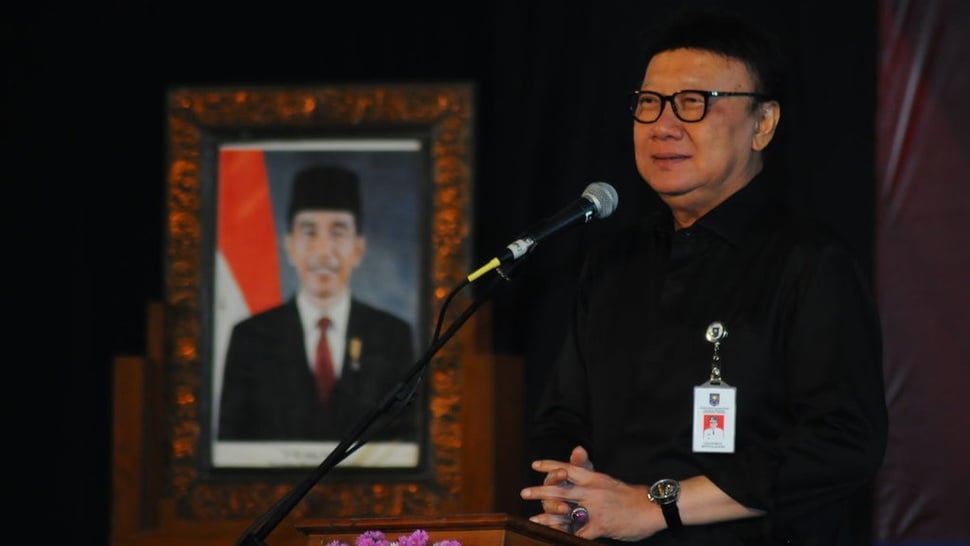 Mendagri Persilakan SBY Lapor Soal Penggeledahan Rumah Deddy Mizwar