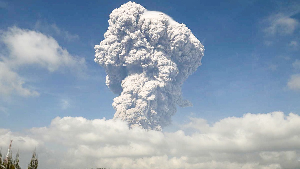 Gunung Sinabung Kembali Meletus, Pesawat Dilarang Melintas