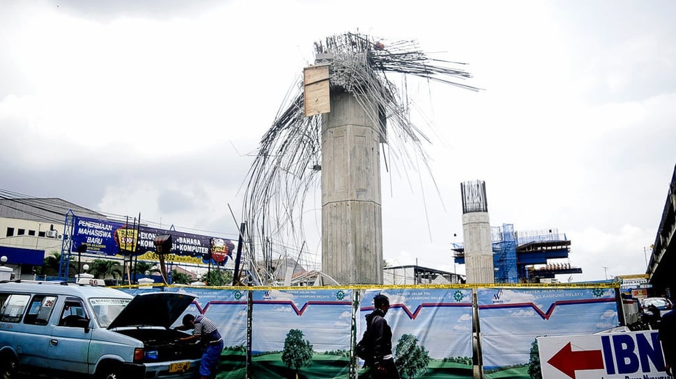 2018/02/20/tiang-pancang-tol-becakayu-roboh--1-tirto.id-tirto.id-andrey-gromico.jpg