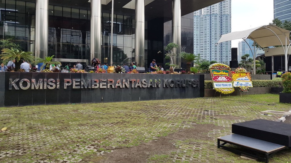 Novel Baswedan Pulang Disambut Karangan Bunga di Gedung KPK