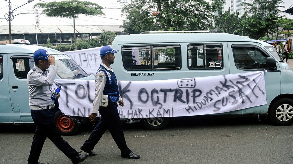 2018/02/22/sopir-angkot-tolak-ok-otrip--2-tirto-tirto.jpg