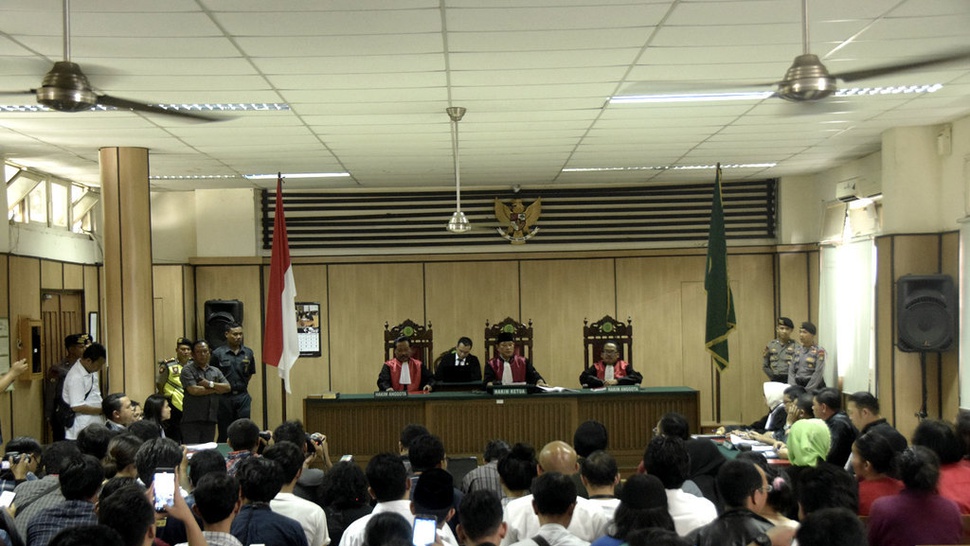 PK Ditolak, Nasib Ahok Bergantung Jokowi