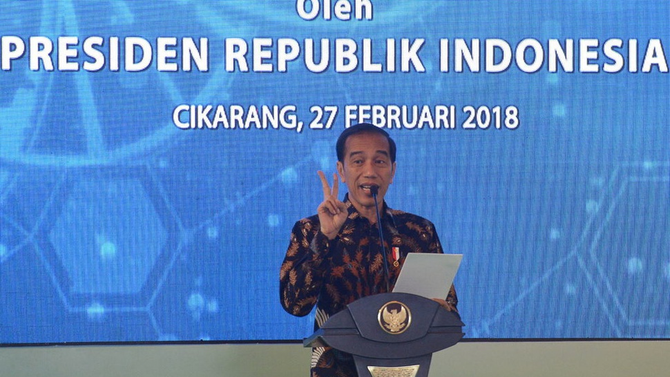 Jokowi Tertawa Saat Tanggapi Prediksi Prabowo Indonesia Bubar 2030