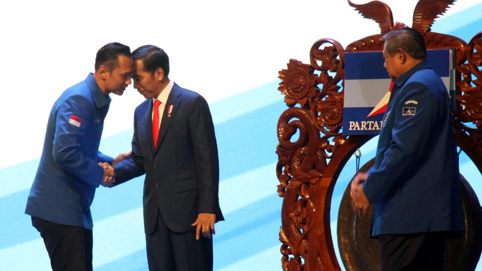 Jokowi Puji Kerapian Cara Berpakaian SBY & AHY di Rapimnas Demokrat